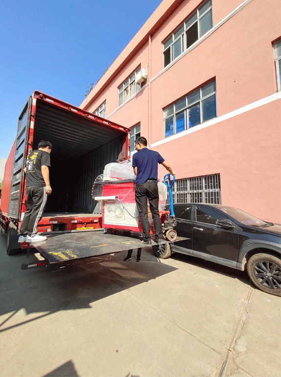 數(shù)控鉆孔機終于裝上車啦！